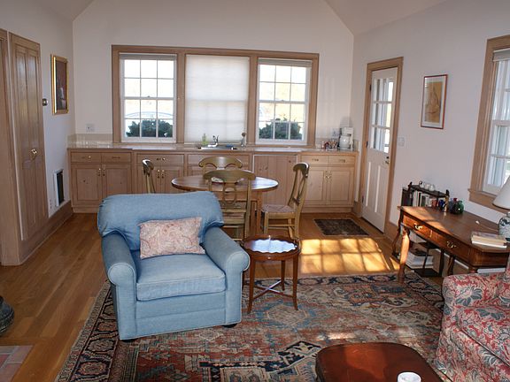 4th image of 602 Sagg Main St