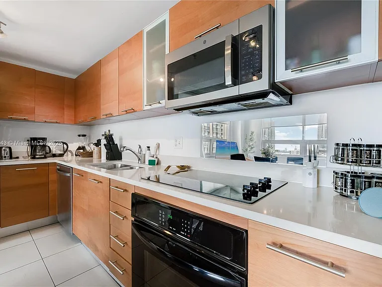 3250 NE 1st Ave #1016 — Photo 9