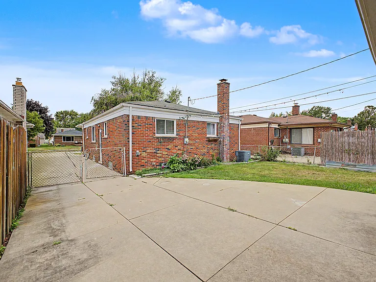 4205 Katherine St — Photo 33