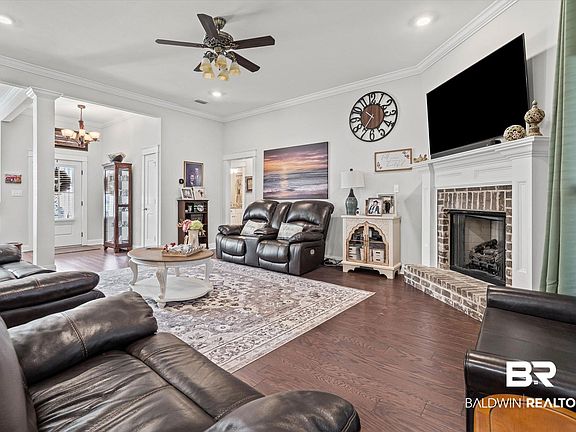3rd image of 191 Ornate Ave