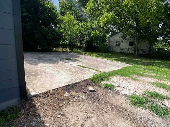 2nd image of 8123 Betty Boop St