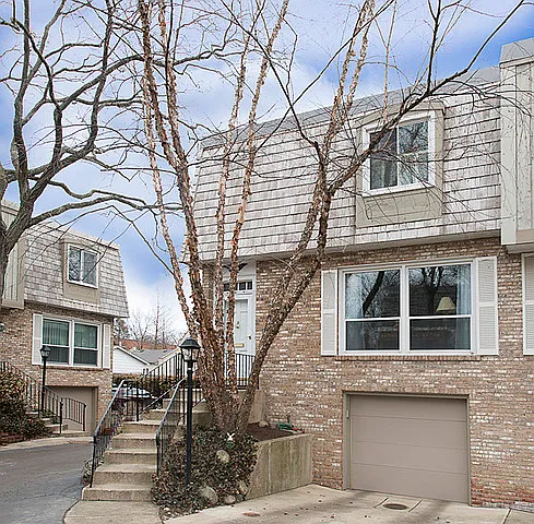 1920 Wilmette Ave Unit D photo 1