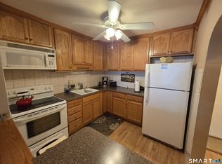 300 Meadowside Rd APT 311, Milford, CT 06460