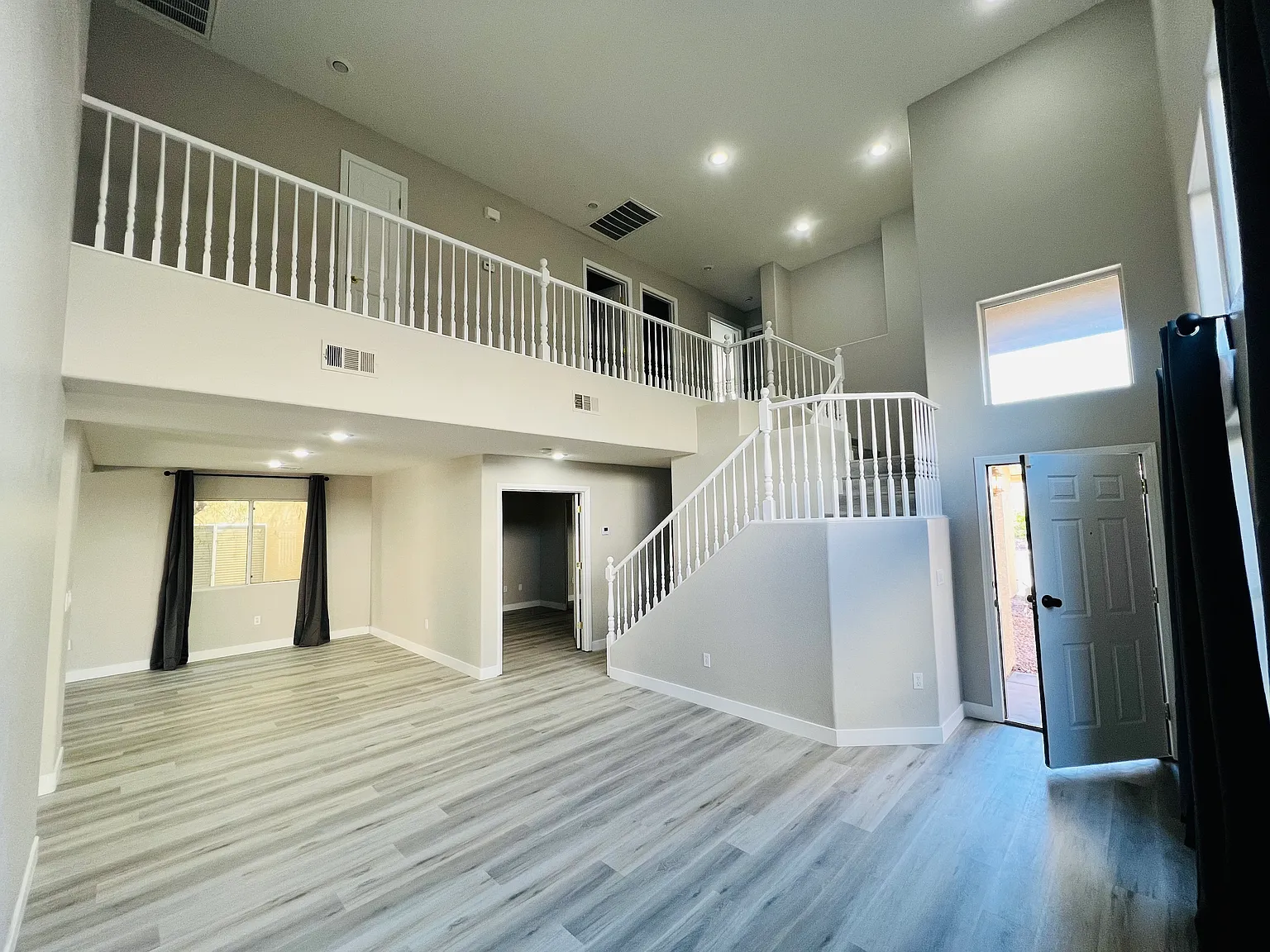 5 bed, 2447 sqft, $875 — Photo 2