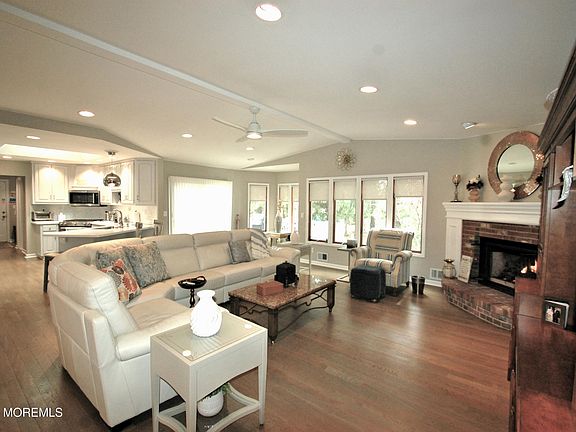 3rd image of 32 Cameron Court