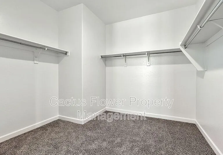 1718 W Sombra Ave — Photo 23