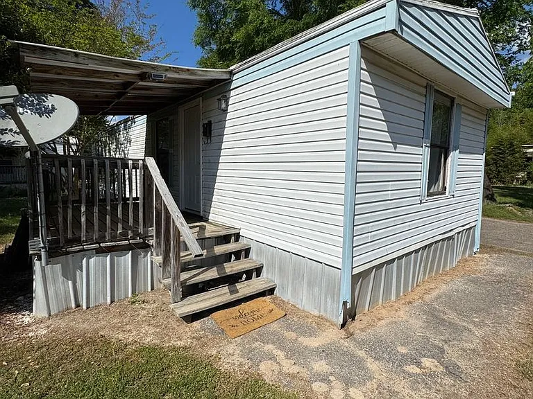 707 Francis St E — Photo 6
