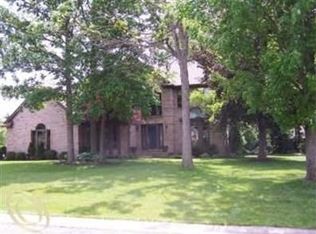 639 Gleneagles, Saint Clair, MI