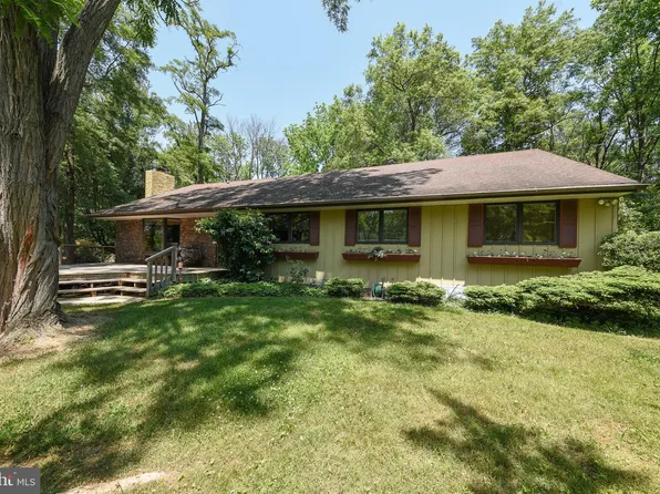 62 New Rd, Lambertville, NJ 08530