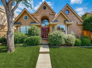 302 Cimarron Trl, Irving, TX 75063