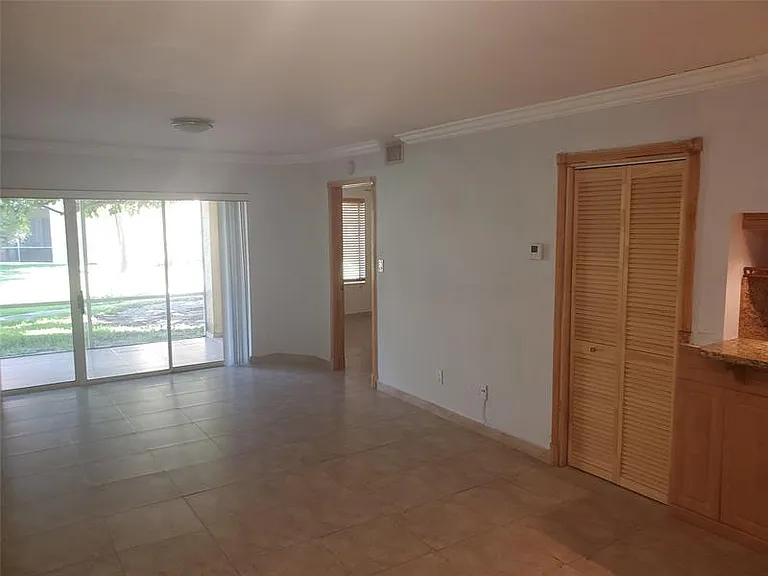 1046 Coral Club Dr — Photo 4