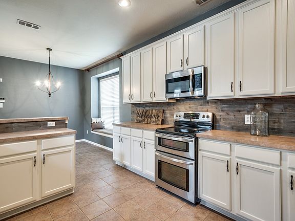 3rd image of 1451 Bristol Ln