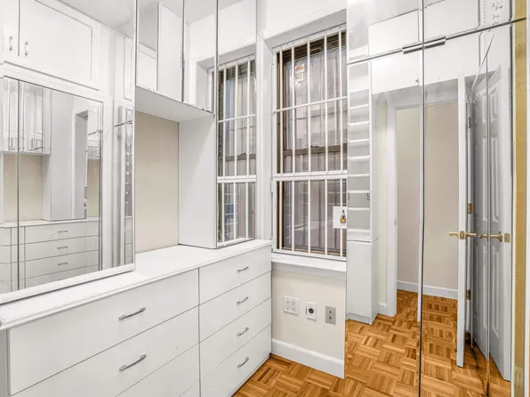 350 West 48th Street image 9 of 12