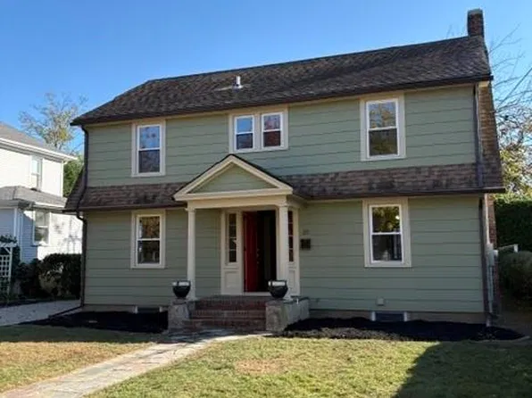 20 Wyandanch Avenue, Babylon, NY 11702