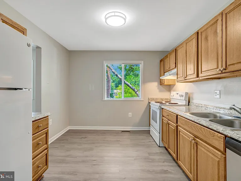 7065 Leewood Forest Dr — Photo 17