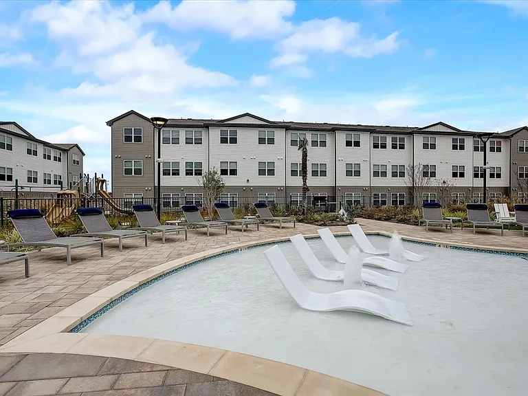 Skyview North Apartments — Photo 24