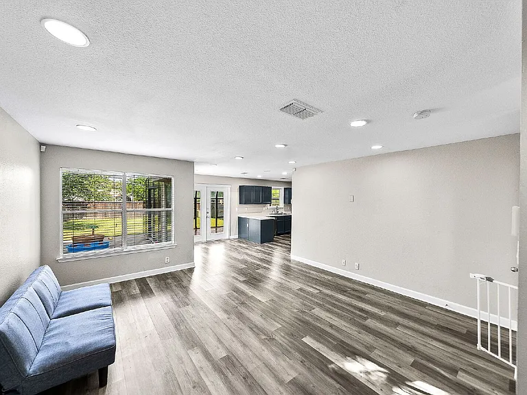 4902 Crestwood Hill Dr — Photo 6
