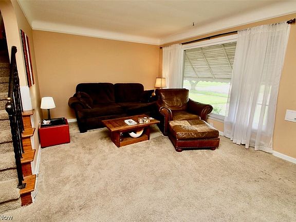 4th image of 319 Halle Dr