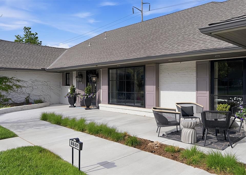 2nd image of 8601 Lakehurst Dr