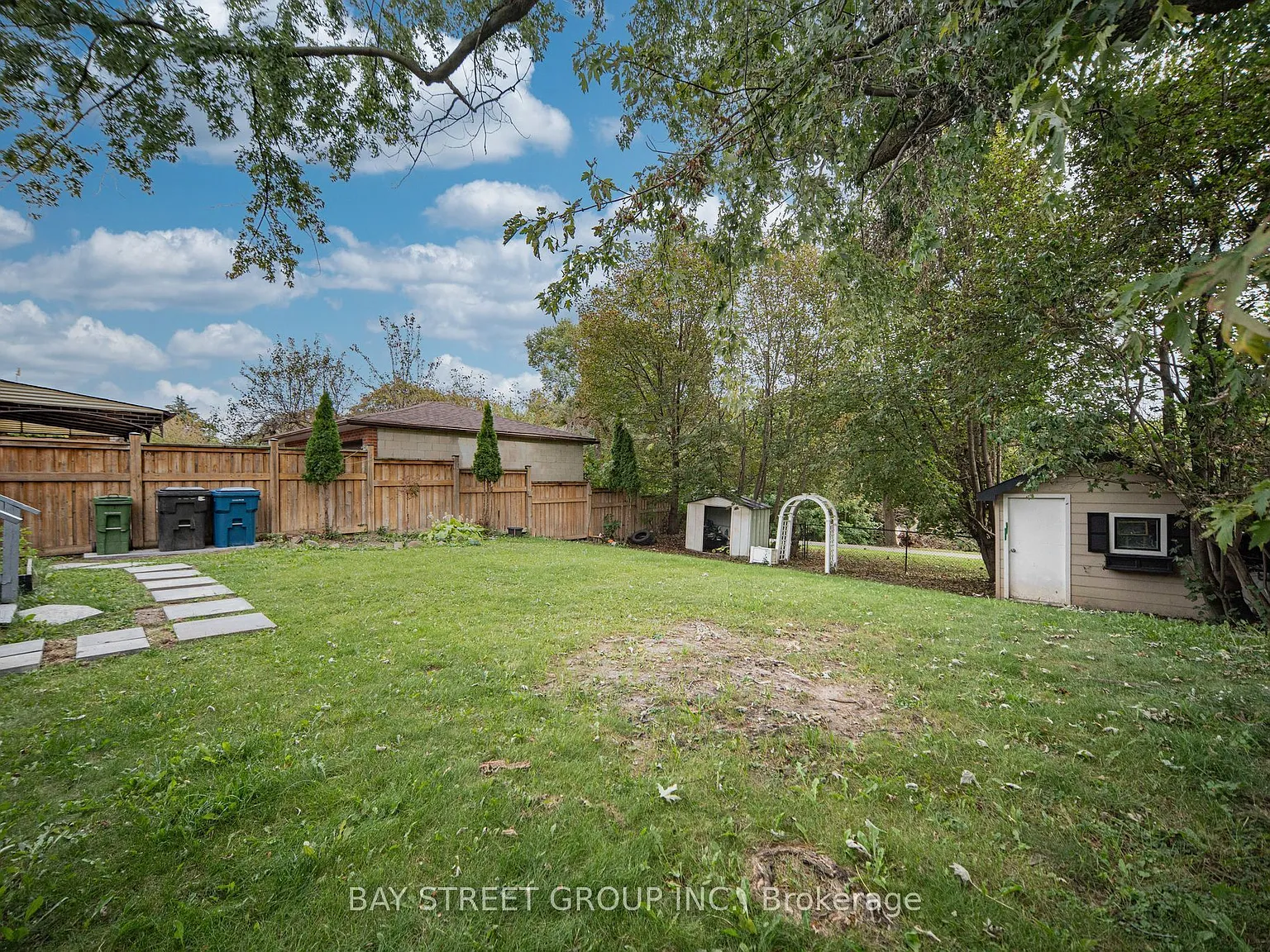 3 bed, $2,400 — Photo 4