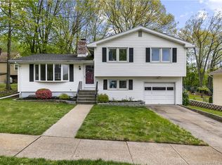 110 Harrison Dr, Hamden, CT 06514