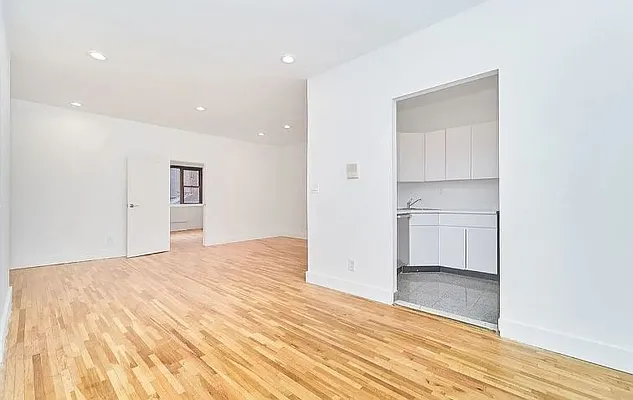 Rented by Mossanen Group | media 29