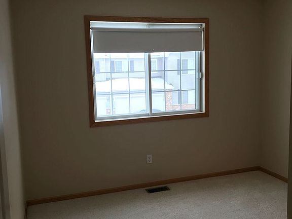 4th image of 11249 Isanti Ct NE