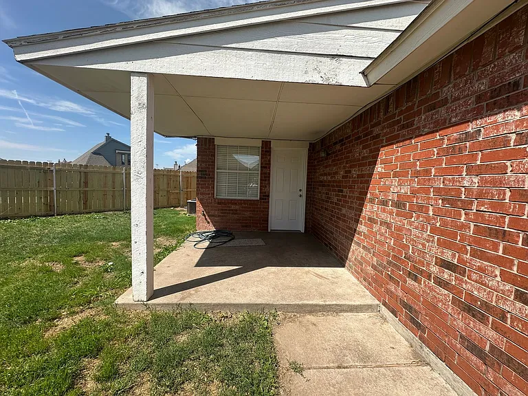 1427 SW 23rd St — Photo 13