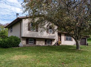 S44W22466 Sunridge Dr, Waukesha, WI 53189