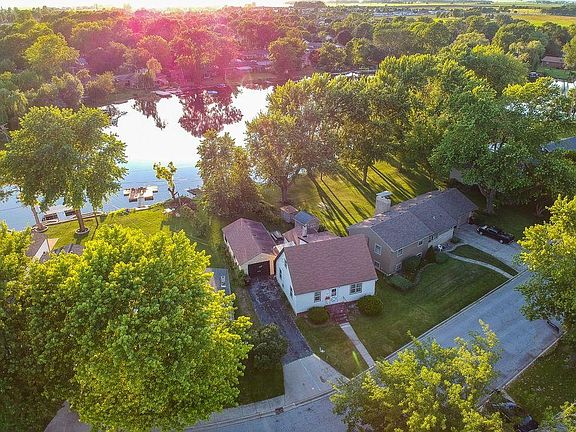 2nd image of 559 Lakeview Dr
