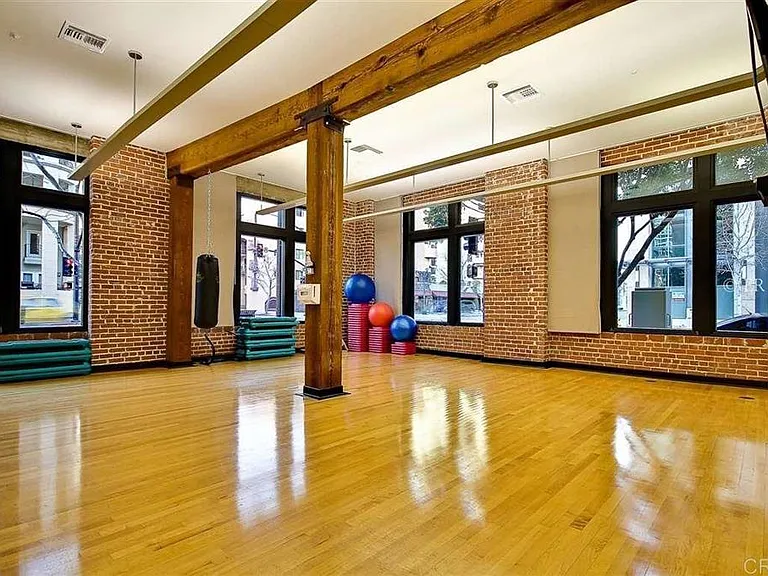 500 W Harbor Dr #318 — Photo 28