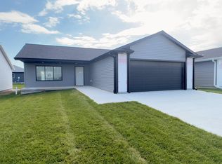 2111 E 38th St, Kearney, NE 68847