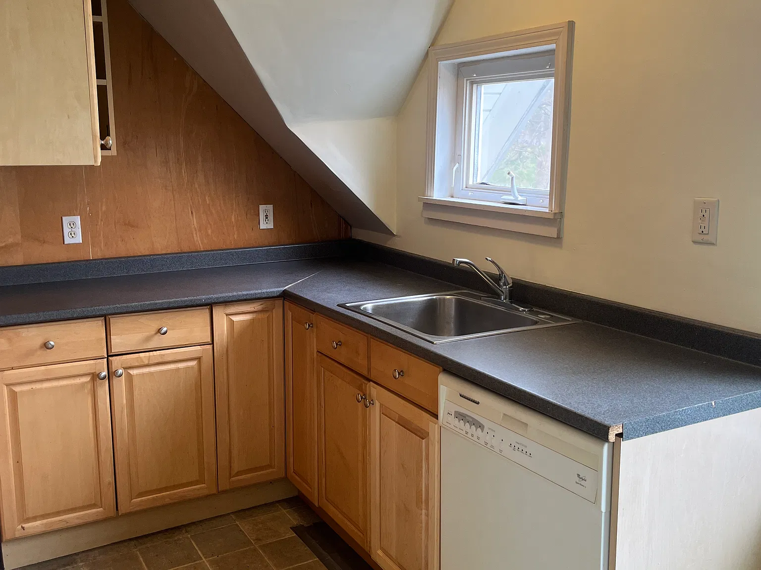 3 bed, 1000 sqft, $1,700 — Photo 3
