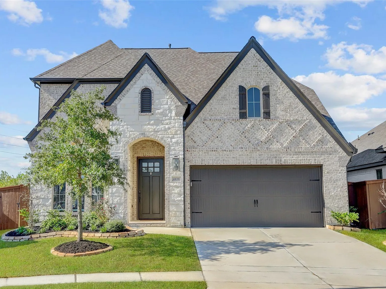 4 bed, 3.5 bath, 2841 sqft, $3,500 — Photo 2