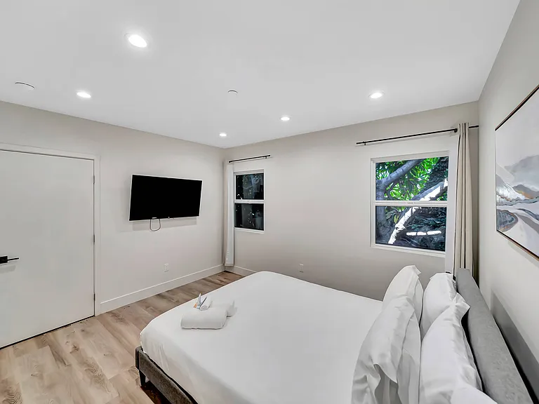 6747 Colgate Ave — Photo 52