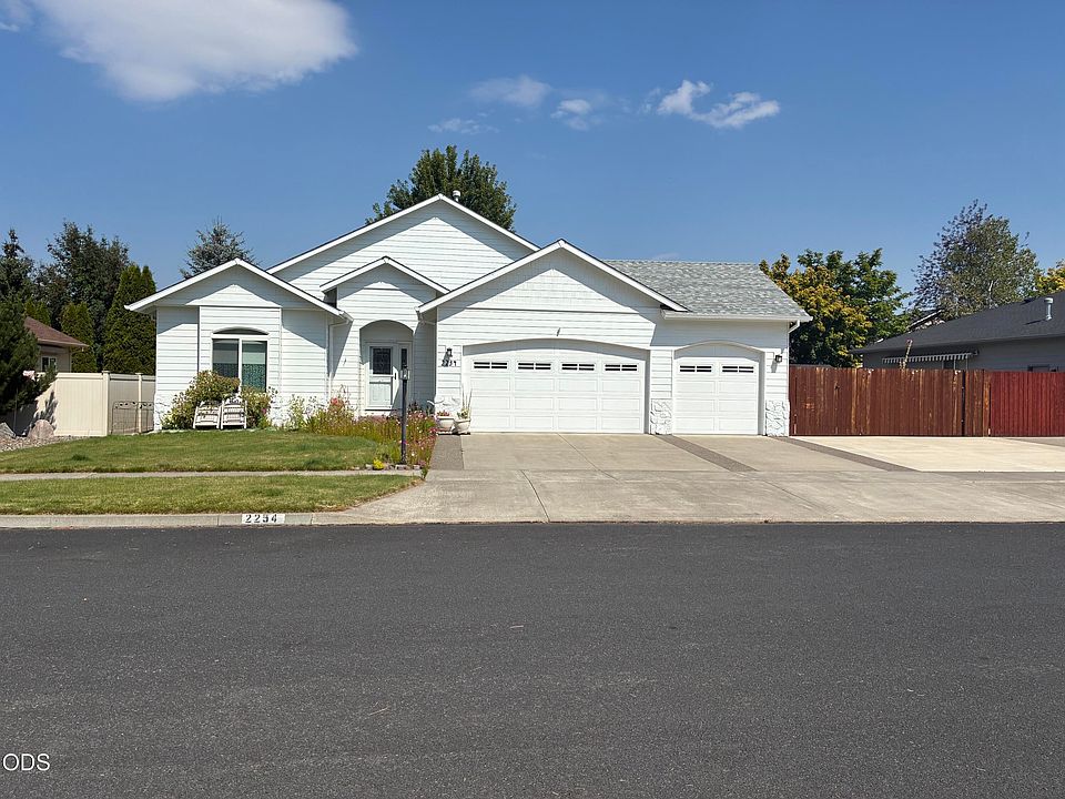 1st image of 2234 SE Pilatus Ln