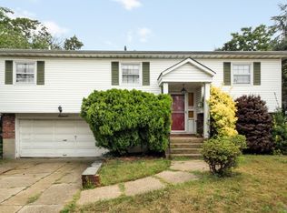 11 Buchanan St, Freeport, NY 11520