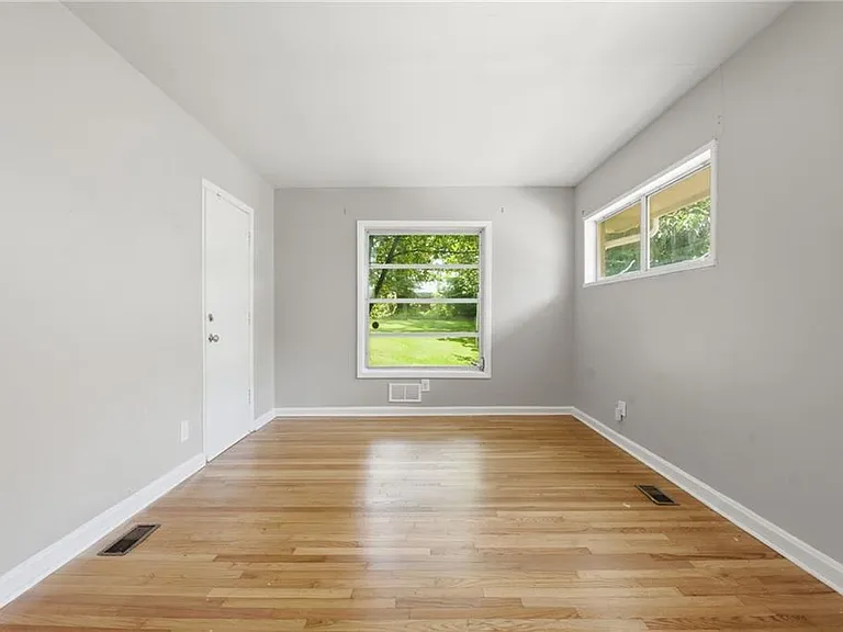 2140 Oakawana Dr NE — Photo 27