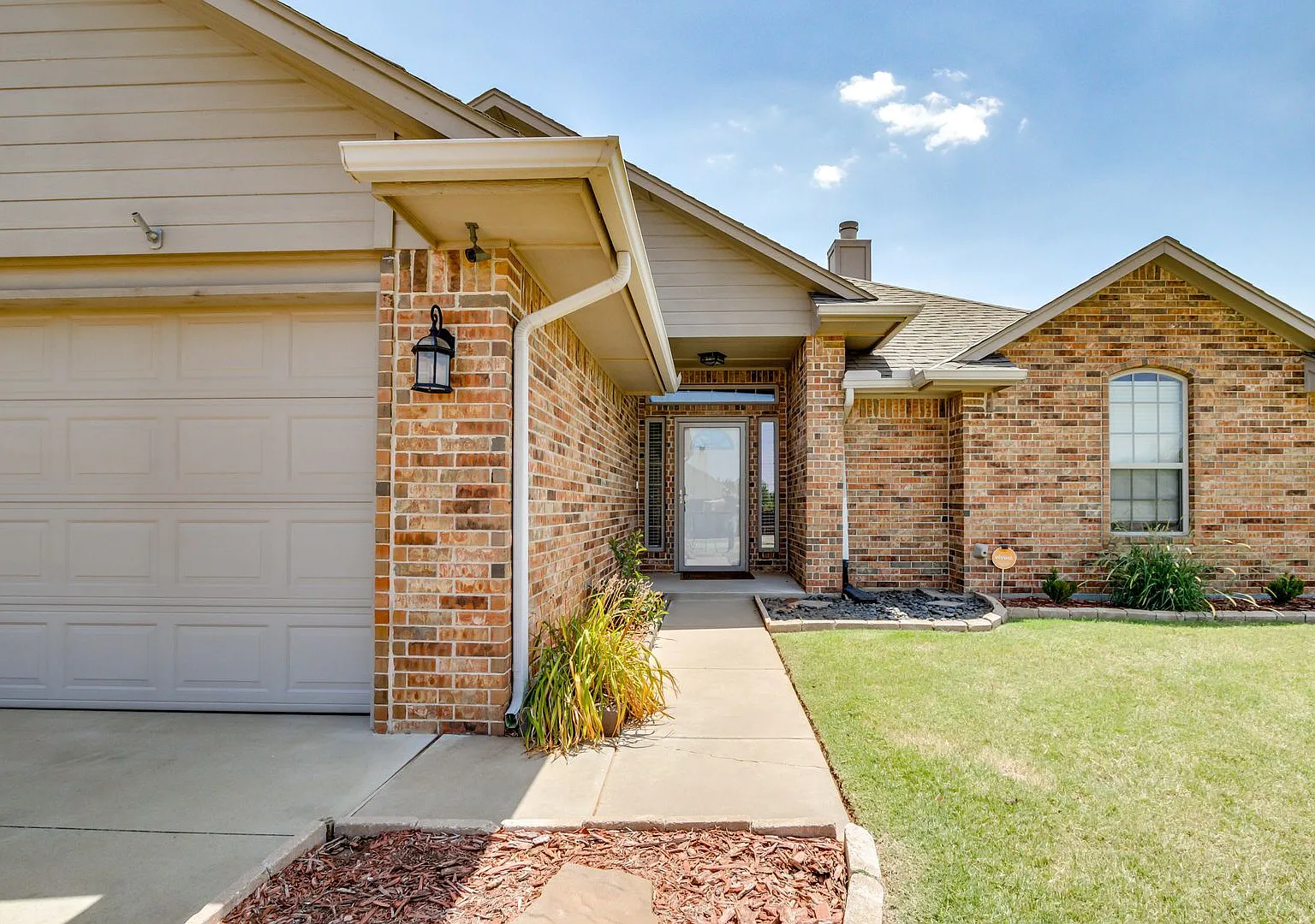 3 Bedroom 2 Bath 2 Car Garage In Piedmont Schools — Photo 4