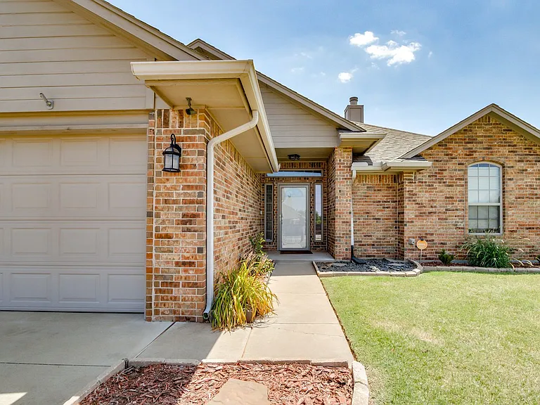 1174 Misty Ln NW — Photo 4