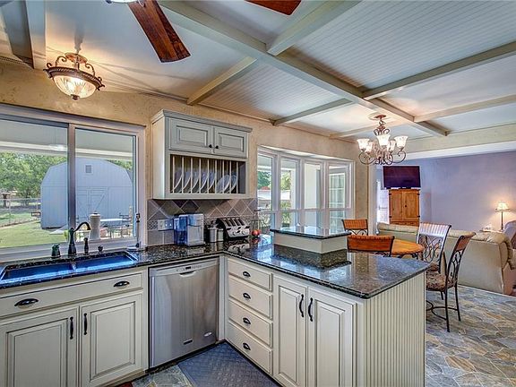 4th image of 120 Chaparral Dr