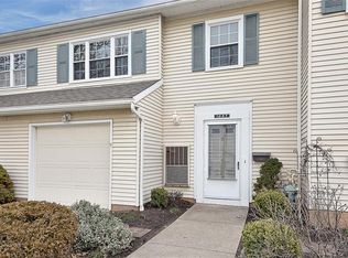1687 Walnut Ln, Rocky River, OH