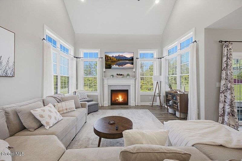 3rd image of 28 Park Ridge Drive
