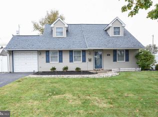 43 Calicobush Rd, Levittown, PA 19057