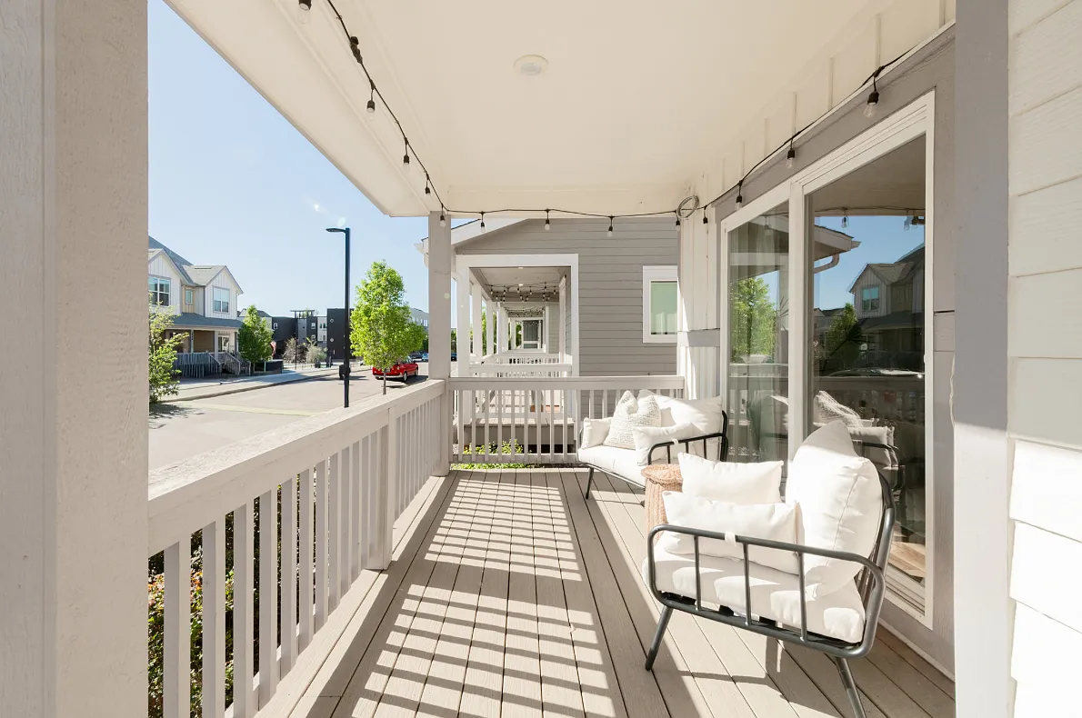 4 bed, 3.5 bath, 2200 sqft, $3,700 — Photo 3