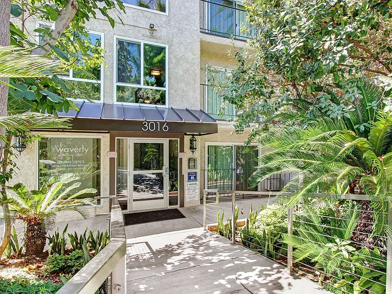 Waverly at Silverlake — Photo 15