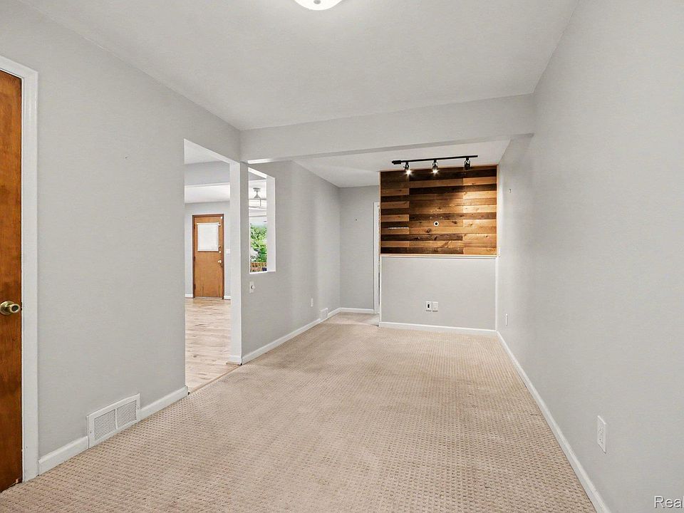 21695 Rougewood Dr, photo 29