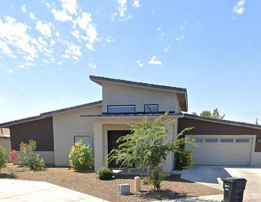 2551 N Yucca Ct — Photo 2