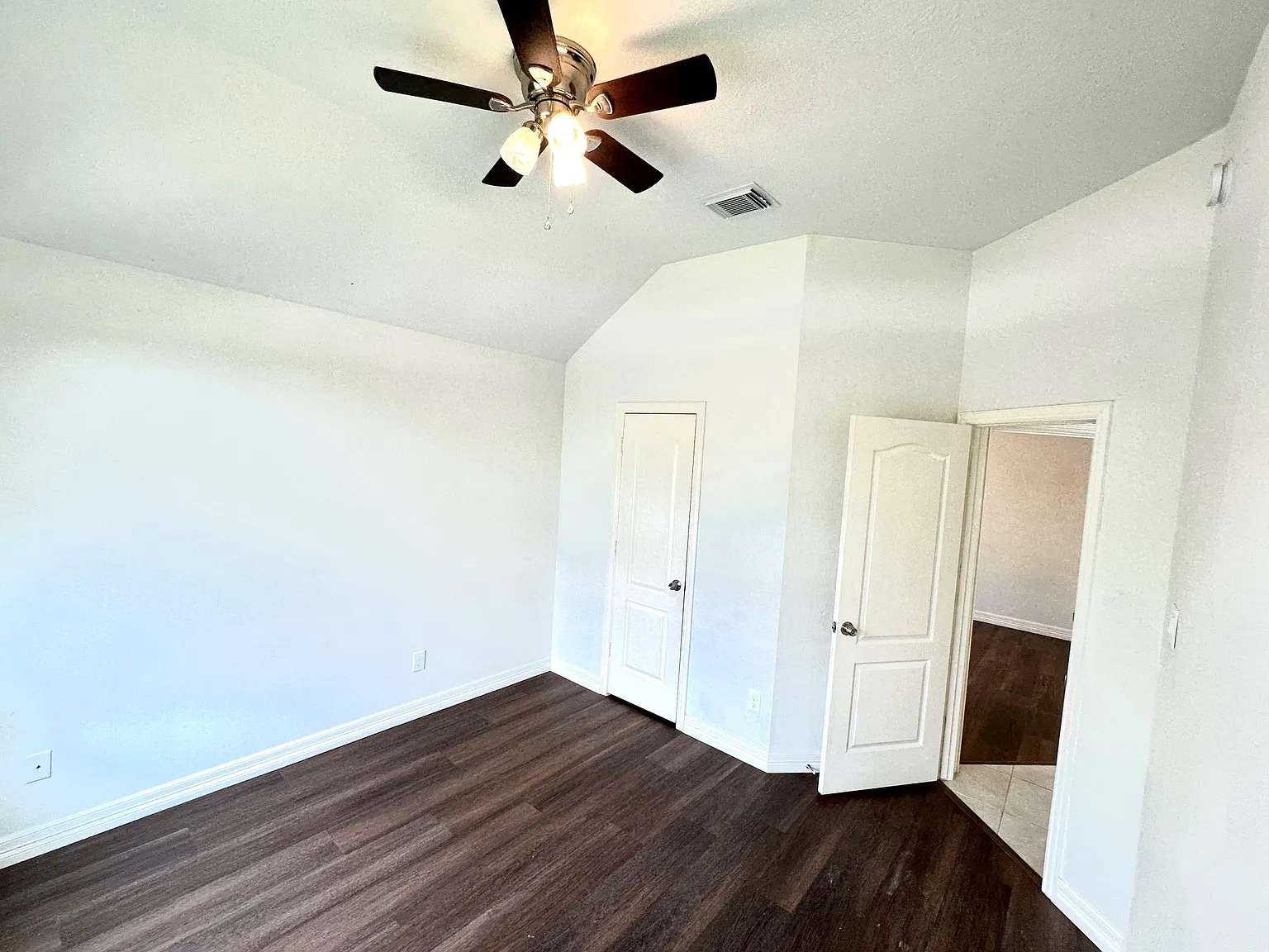 4 bed, 2.0 bath, 2509 sqft, $2,500 — Photo 2