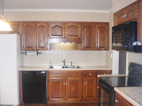 4th image of 1718 Valley Dr
